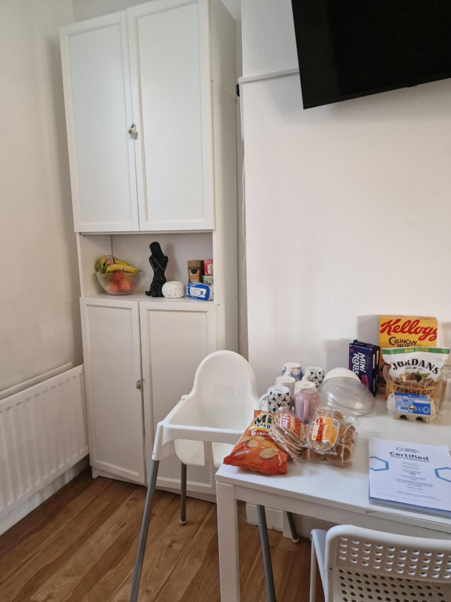 Aunty Katie'S House, Ni Tourist Board Certified & Located On The Main Oldpark Road To Belfast, With Free Continental Breakfast & Free Ultra Fast Sky Internet, Free Sky Sports & Free Sky Cinema, Self-Check In After 10Pm Gmt Pansiyon Dış mekan fotoğraf