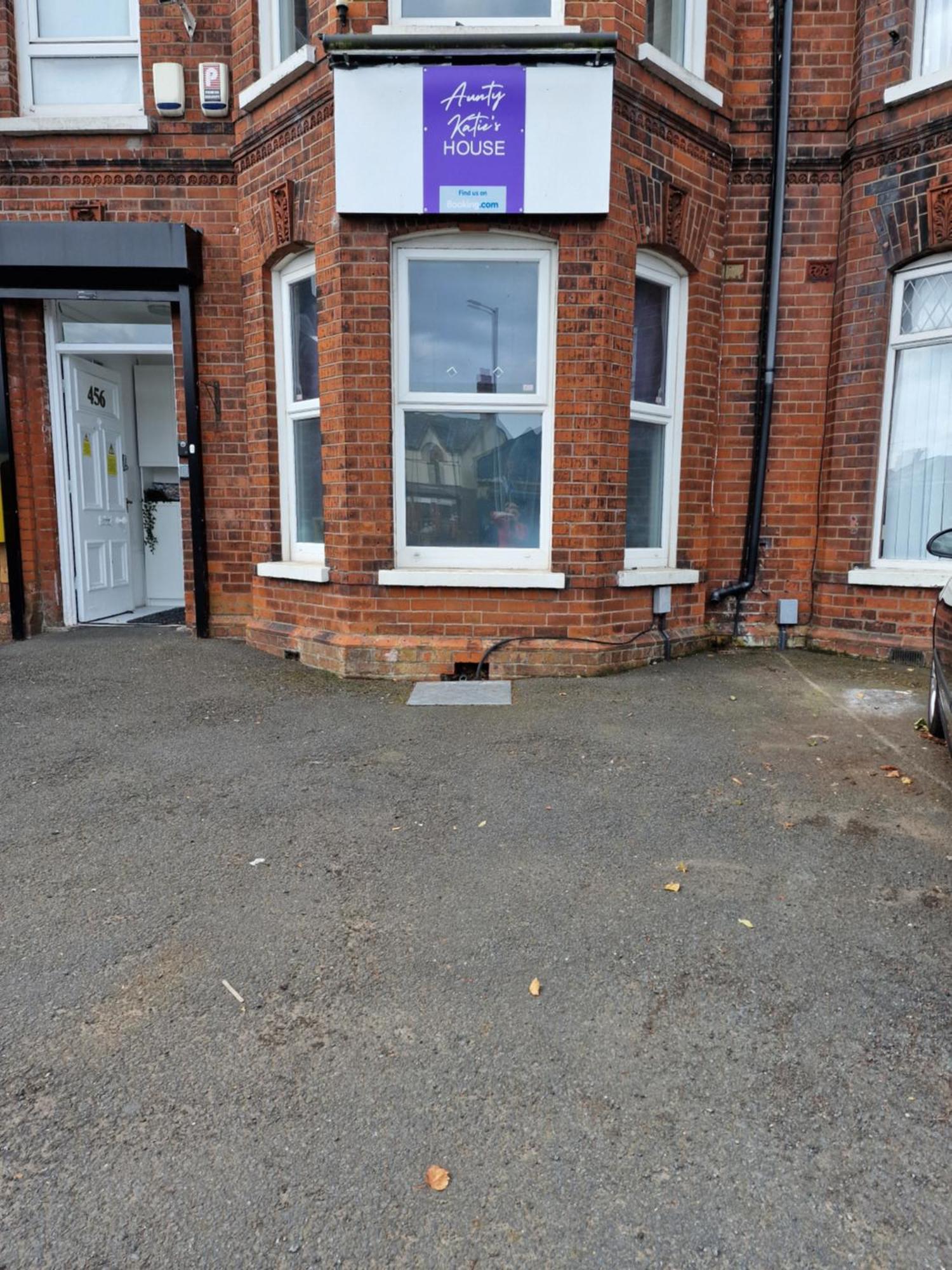 Aunty Katie'S House, Ni Tourist Board Certified & Located On The Main Oldpark Road To Belfast, With Free Continental Breakfast & Free Ultra Fast Sky Internet, Free Sky Sports & Free Sky Cinema, Self-Check In After 10Pm Gmt Pansiyon Dış mekan fotoğraf