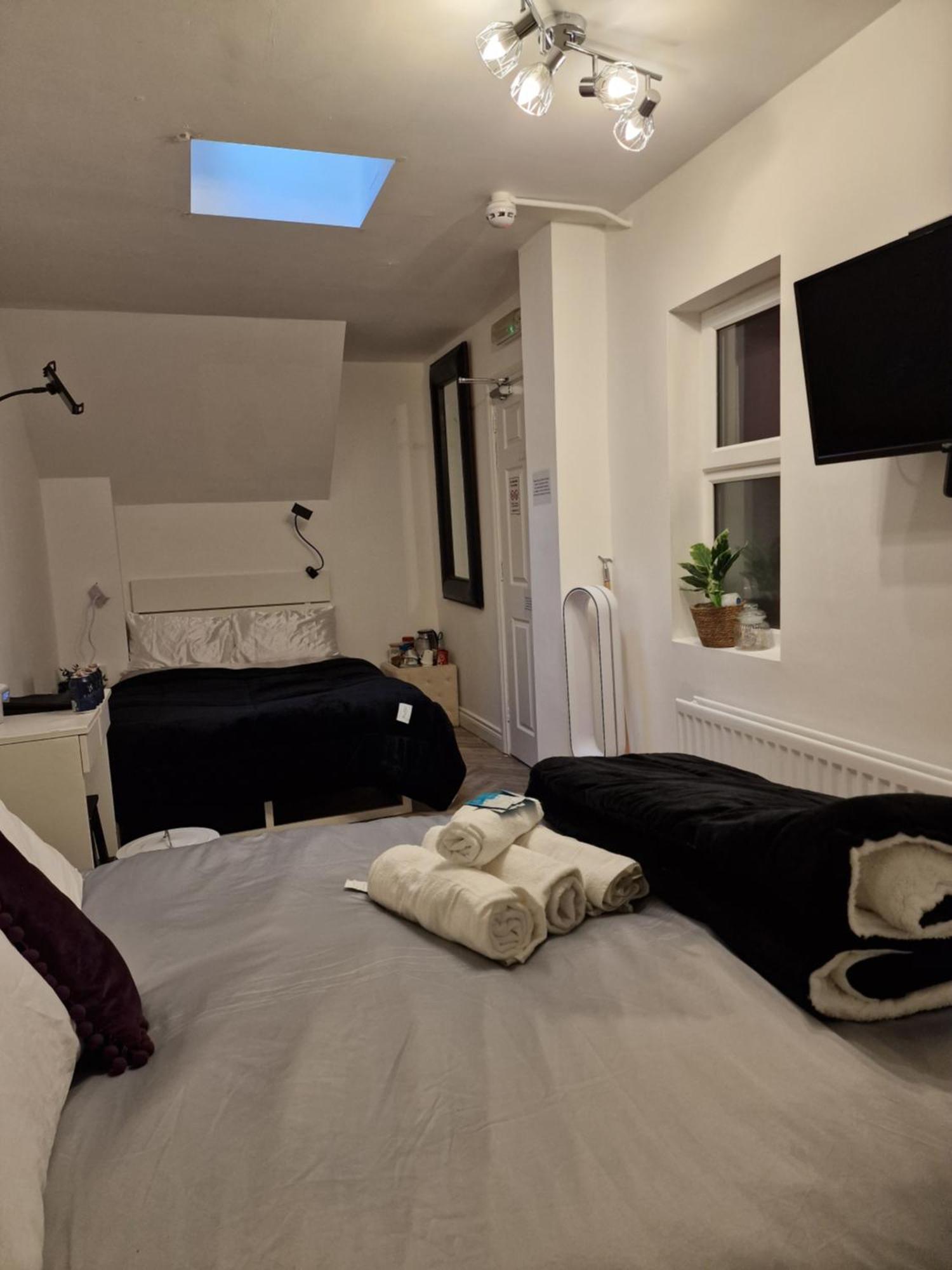 Aunty Katie'S House, Ni Tourist Board Certified & Located On The Main Oldpark Road To Belfast, With Free Continental Breakfast & Free Ultra Fast Sky Internet, Free Sky Sports & Free Sky Cinema, Self-Check In After 10Pm Gmt Pansiyon Dış mekan fotoğraf