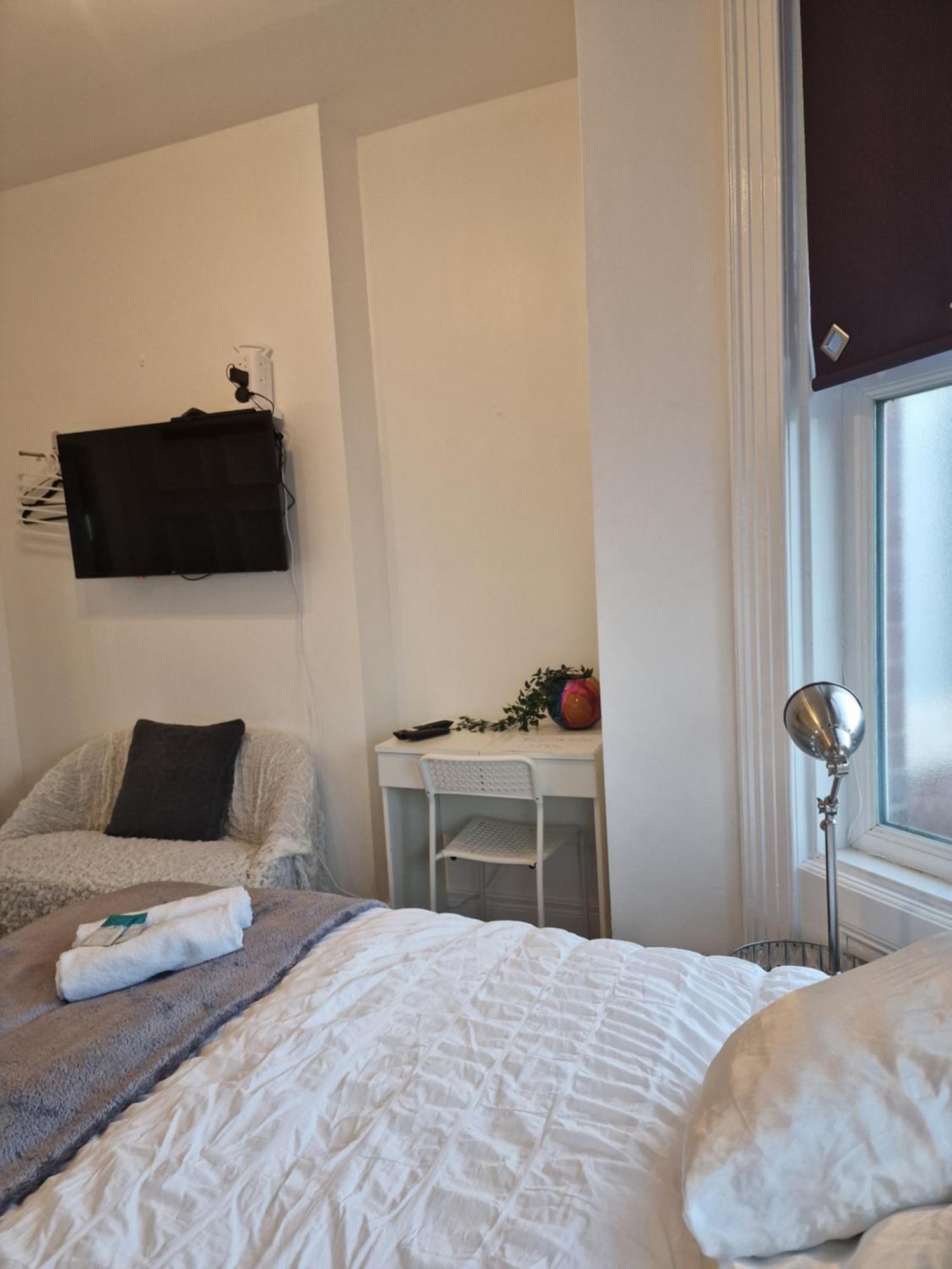 Aunty Katie'S House, Ni Tourist Board Certified & Located On The Main Oldpark Road To Belfast, With Free Continental Breakfast & Free Ultra Fast Sky Internet, Free Sky Sports & Free Sky Cinema, Self-Check In After 10Pm Gmt Pansiyon Dış mekan fotoğraf